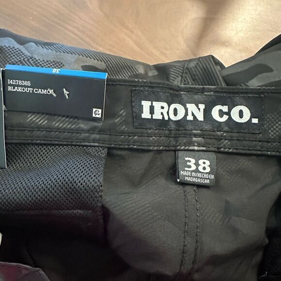 Iron Co. Mens Blackout Camo Cargo Shorts - Picture 3 of 4